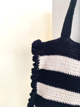 Cargar imagen en el visor de la galería, Tote bag crochet negro
