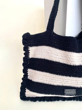 Cargar imagen en el visor de la galería, Tote bag crochet negro
