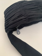 Cargar imagen en el visor de la galería, Shoulder bag drapeada negro
